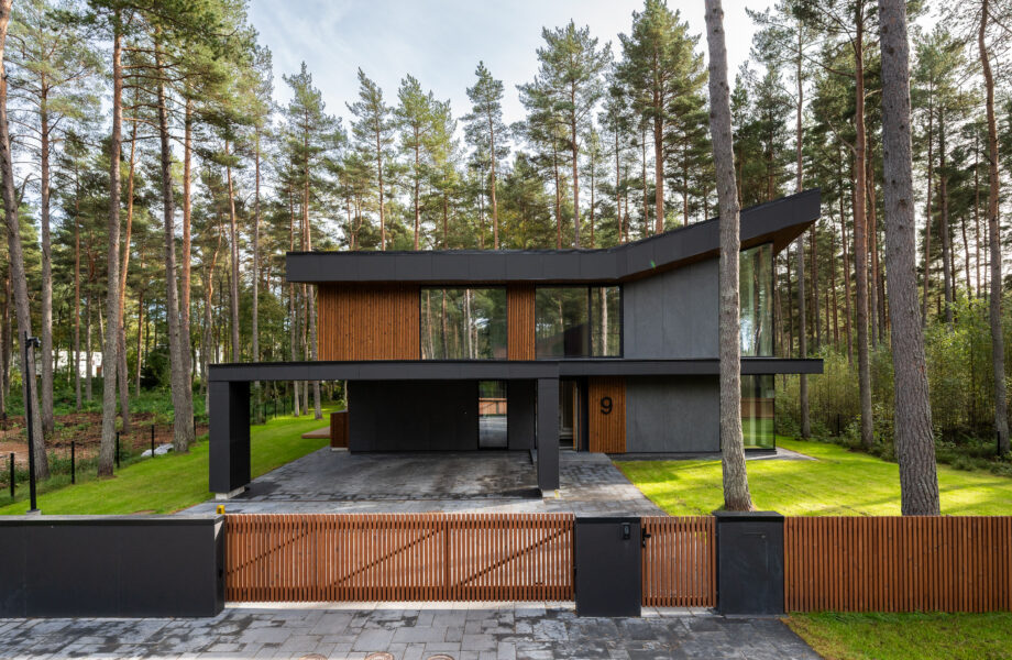 Eramu Pirital, Piipheina tänaval